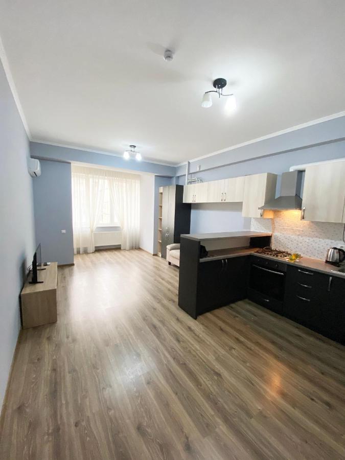 Sky House Central Apartment คีชีเนา ภายนอก รูปภาพ