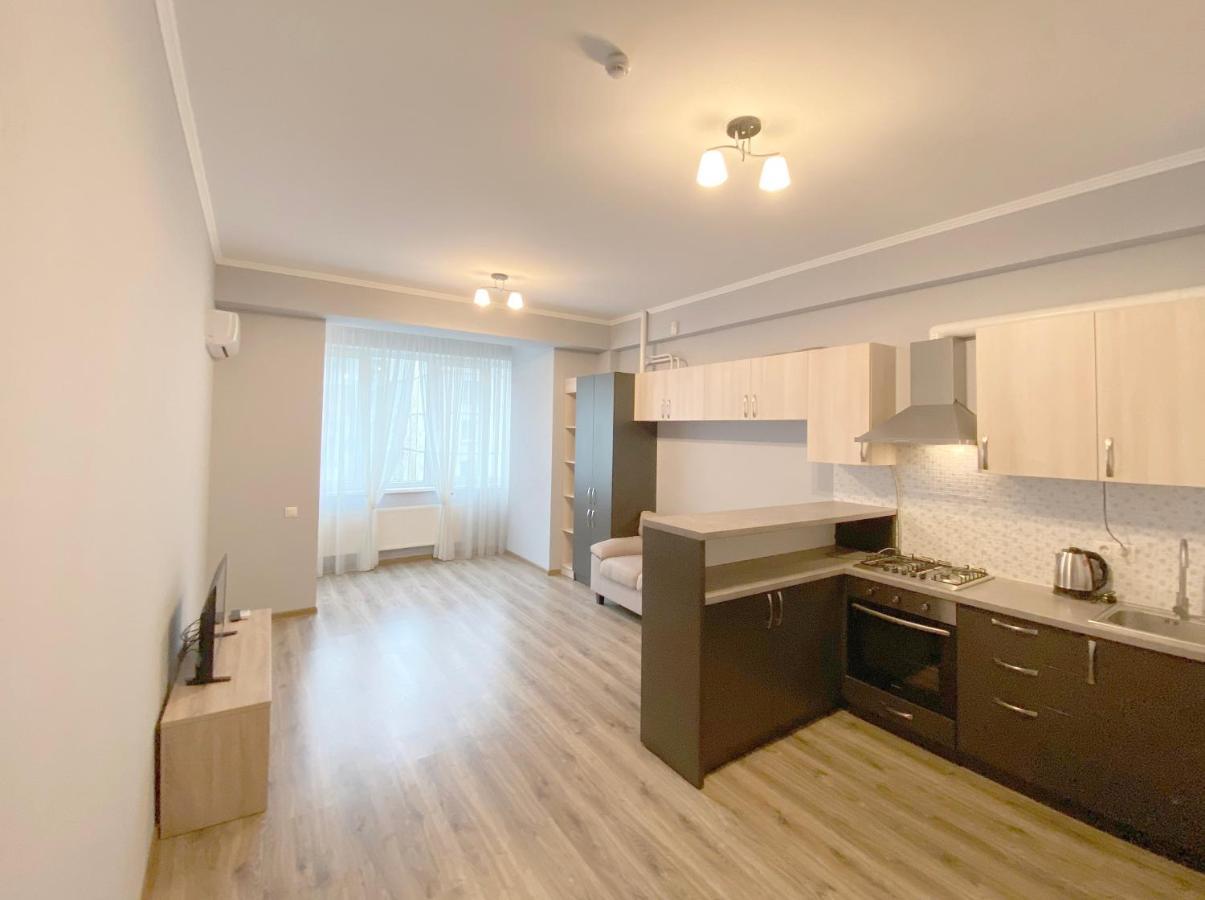 Sky House Central Apartment คีชีเนา ภายนอก รูปภาพ